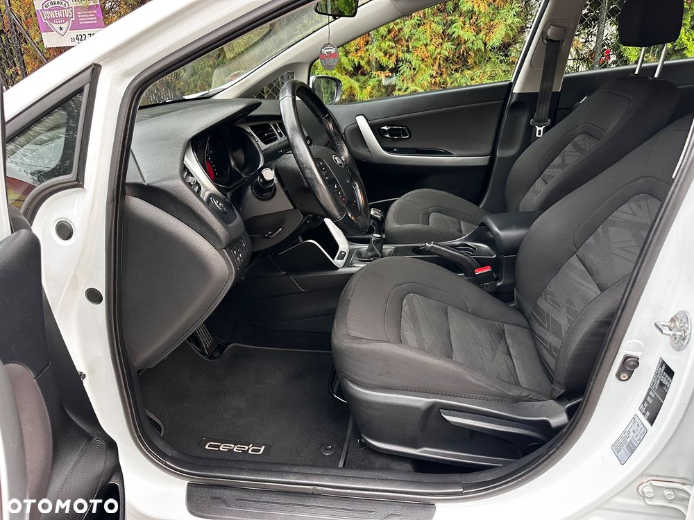 Kia Ceed 1.4 CVVT Dream Team Edition - 16