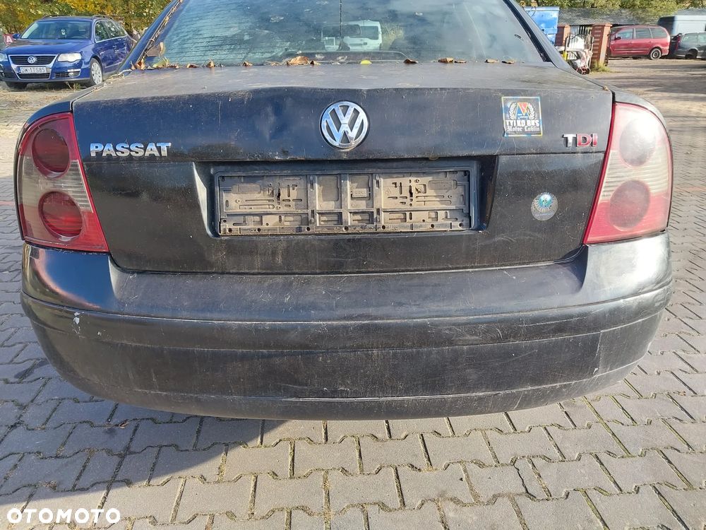Volkswagen Passat B5 Lift FL sedan silnik 1.9 TDI AVB AWX AVF 130 KM turbina pompowtryski EGR alternator pompa sprężarka skrzynia biegów EEN dwumasa sprzęgło lewarek pedał drzwi maska zderzak klapa lusterko błotnik LO41 czarny belka zacisk pompa abs serwo hamulcowa szyba boczek mechanizm panel sterownik kierownica fotel podłokietnik pompka paliwa pływak przewód rura chłodnica intercooler lampa reflektor listwa zamek NA CZĘŚCI WSZYSTKIE CZĘŚCI - 6