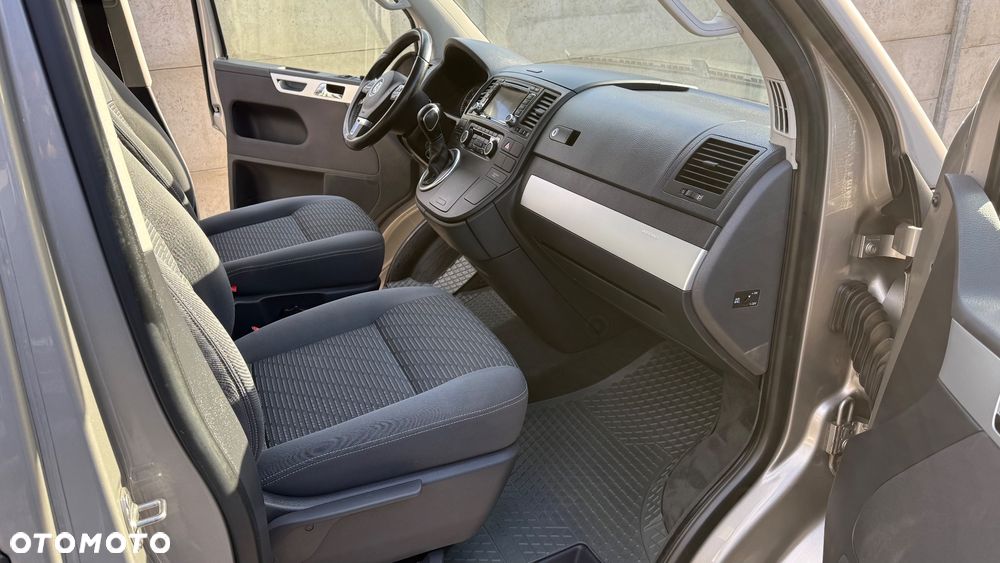 Volkswagen Multivan - 21