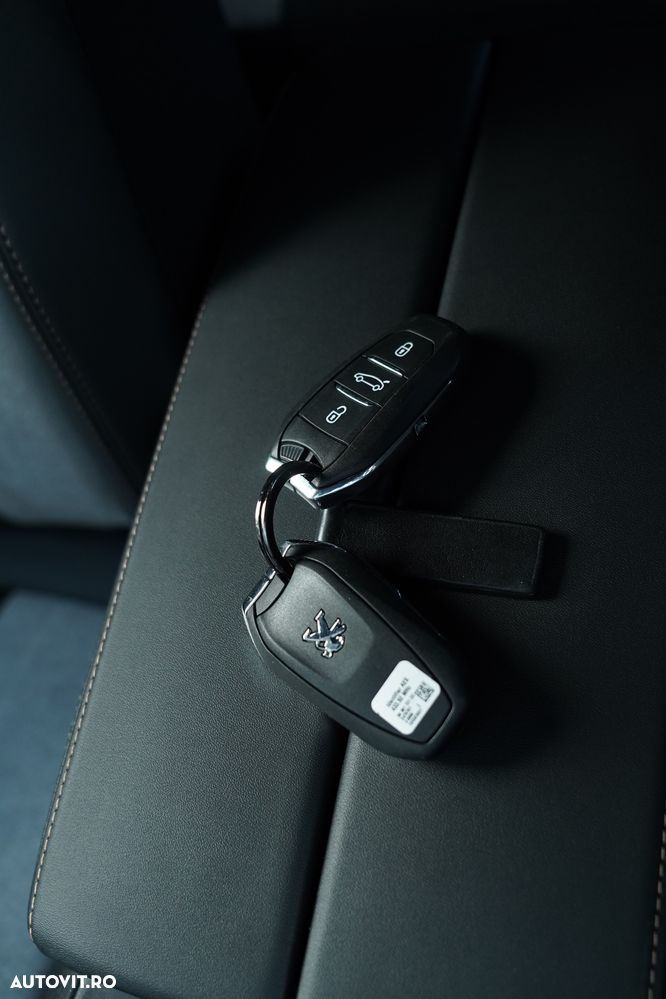 Peugeot 3008 PHEV EAT8 4X4 GT Pack - 24
