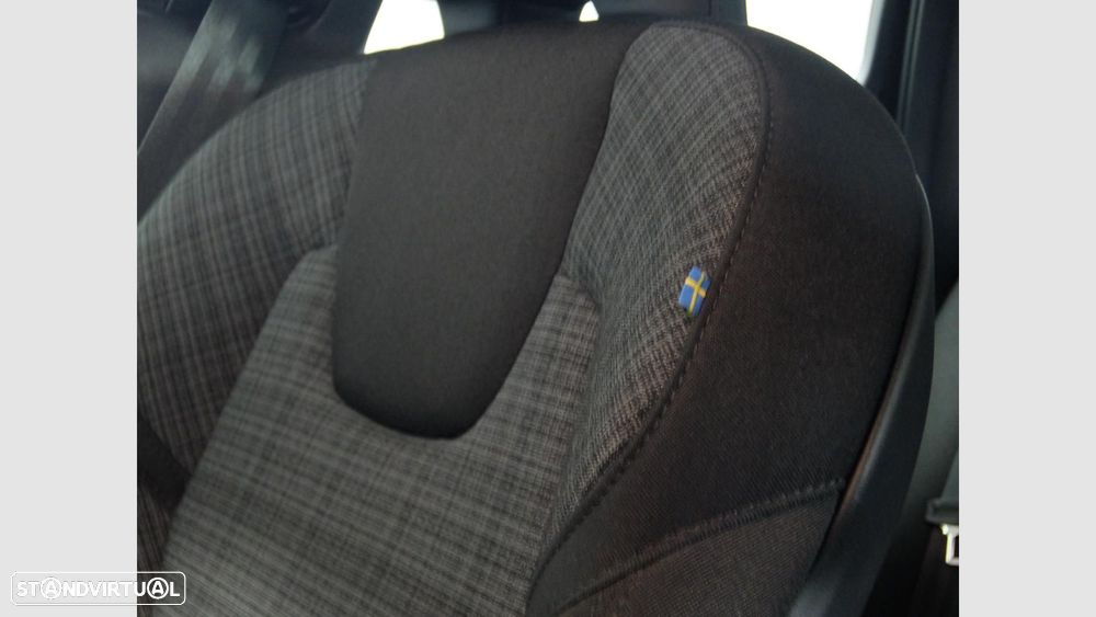 Volvo XC 60 2.0 T6 PHEV Core AWD - 18