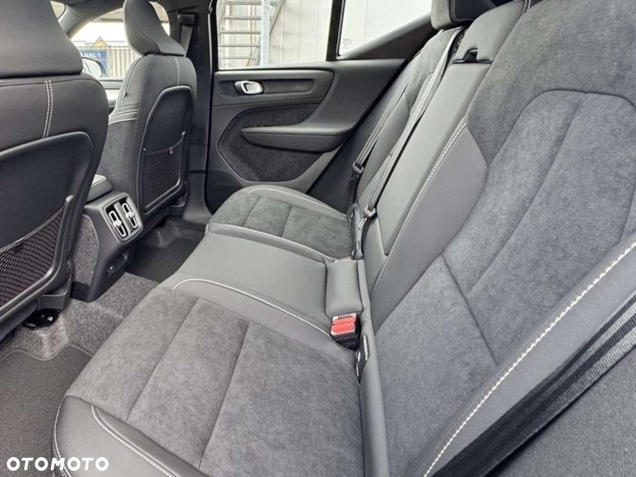 Volvo XC 40 B3 Plus Dark - 16