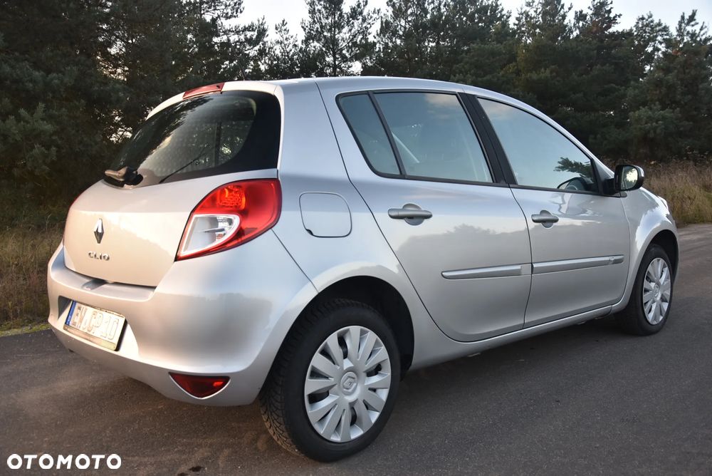 Renault Clio - 11