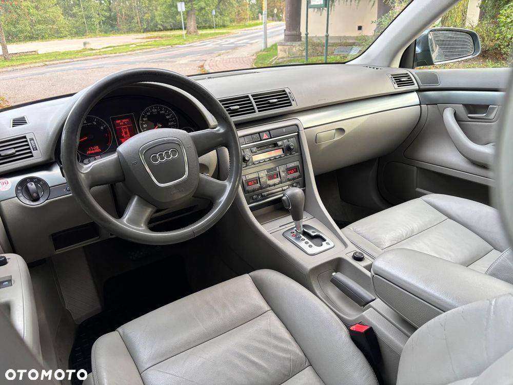 Audi A4 Limousine - 17