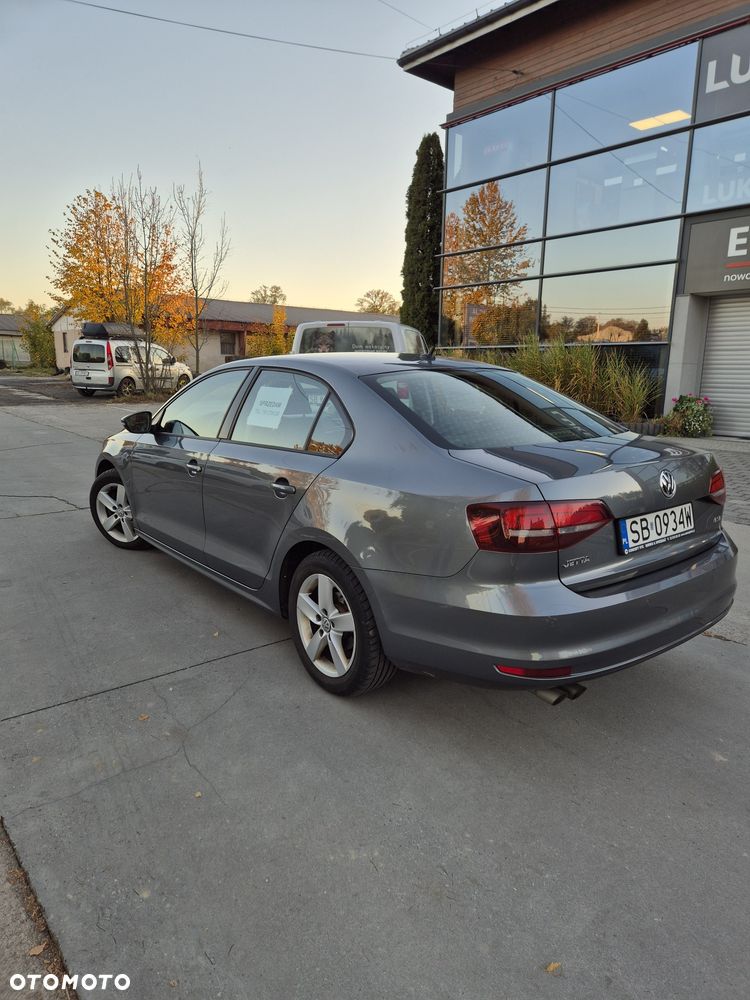 Volkswagen Jetta - 4