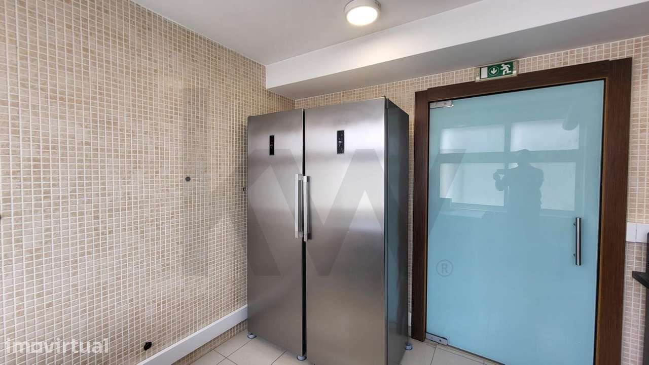 Loja c/ estudo prévio p/ conversão em apartamento T3 ou T4 | Centro de - Grande imagem: 4/9