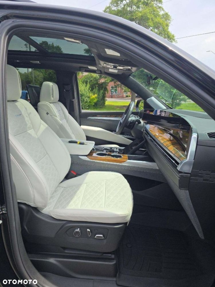 Cadillac Escalade - 10