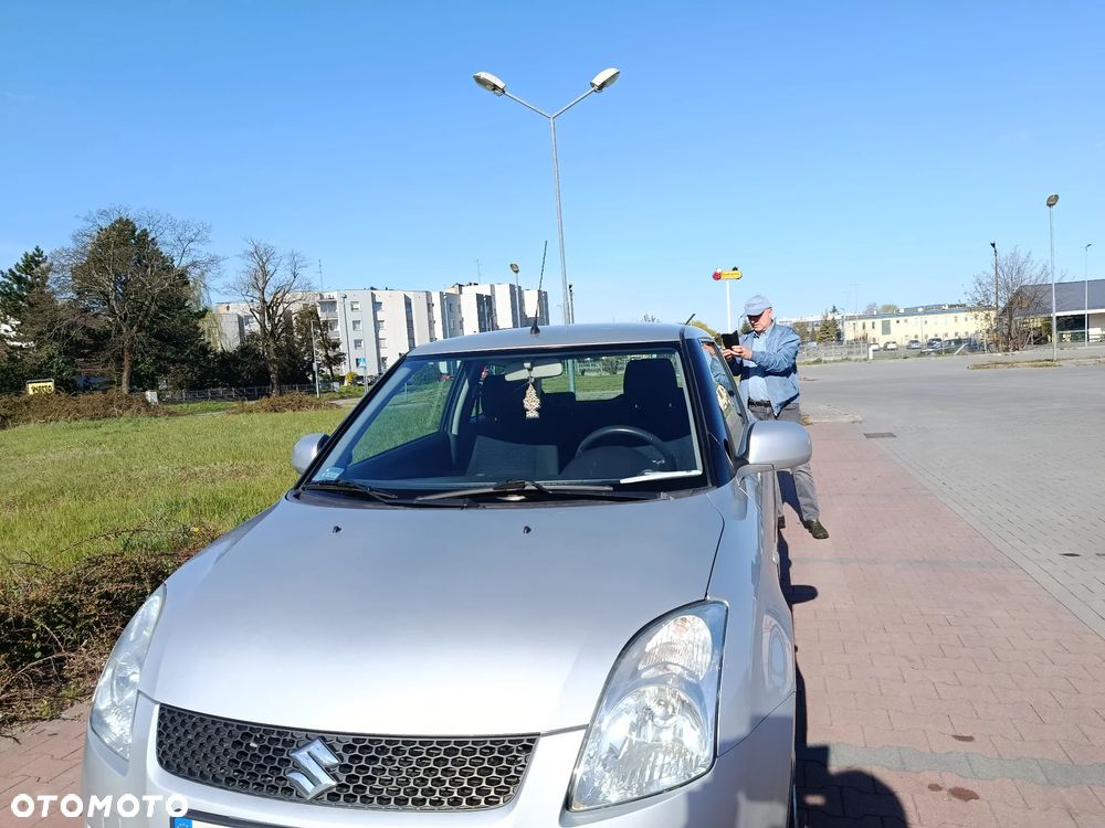 Suzuki Swift 1.3 Sakura - 2