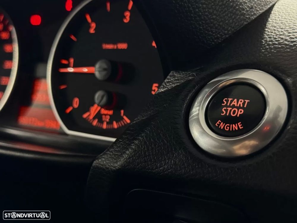 BMW 118 d Pack M - 19