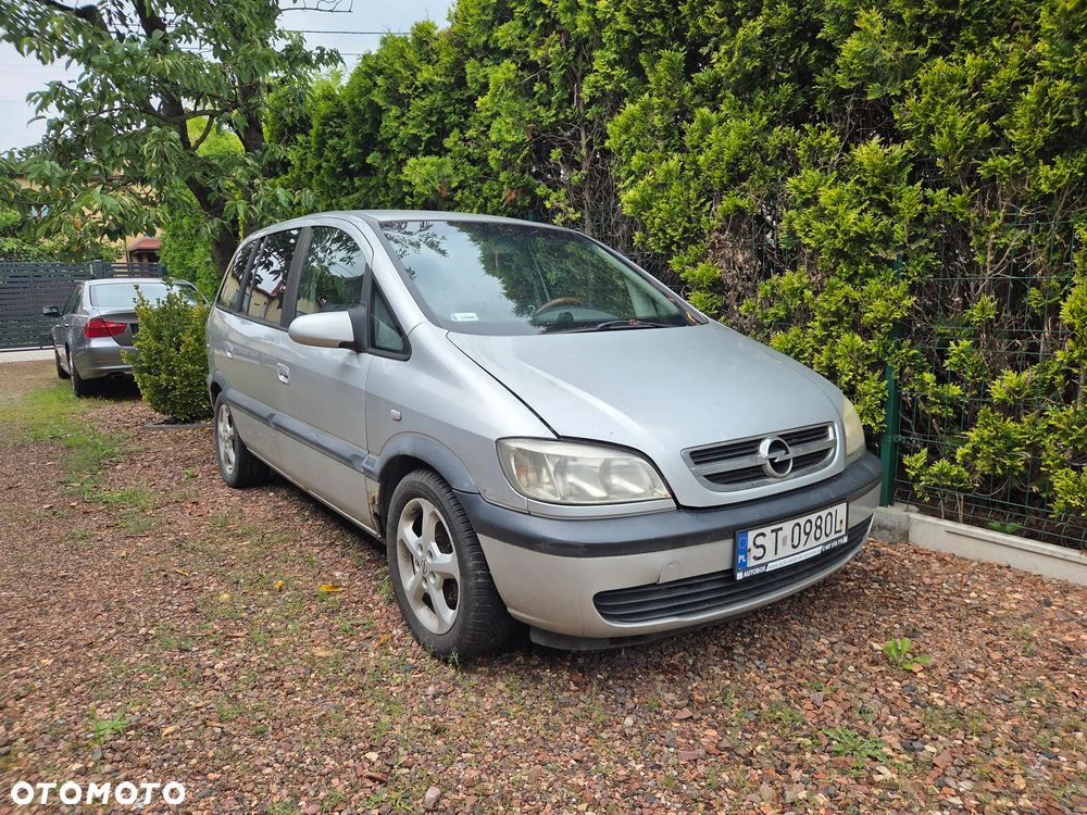 Opel Zafira 1.8 16V Comfort - 1