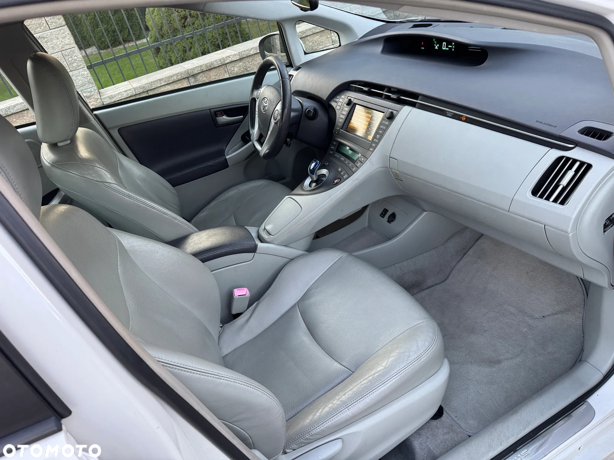 Toyota Prius 1.8 HSD Sol - 4