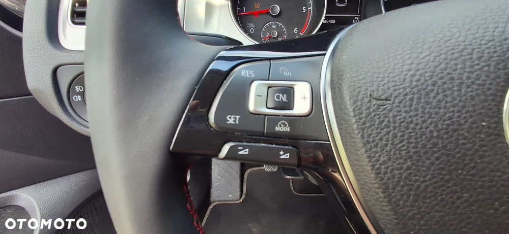 Volkswagen Golf 2.0 TDI BlueMotion Technology Lounge - 17