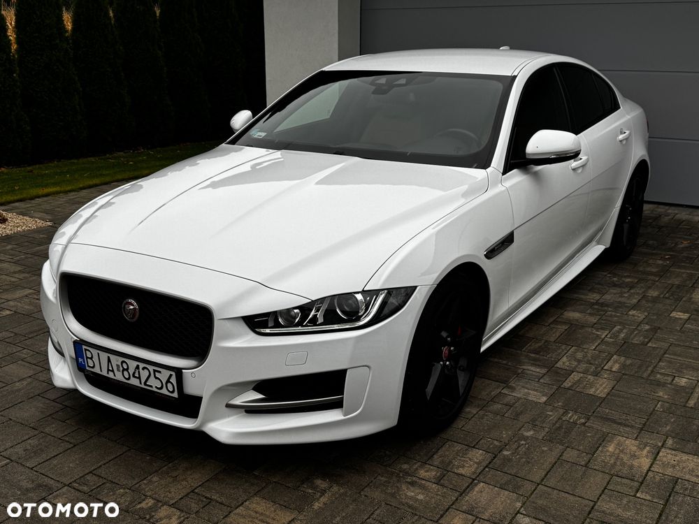 Jaguar XE 2.0 T R-Sport - 10