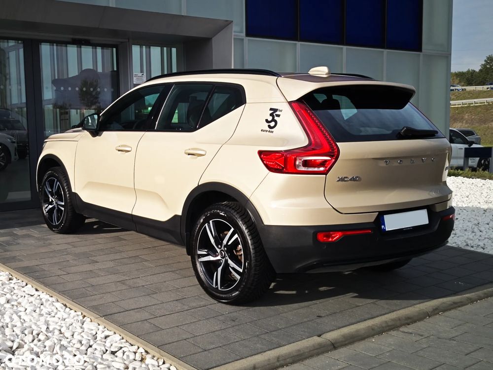 Volvo XC 40 B3 Plus Dark - 8