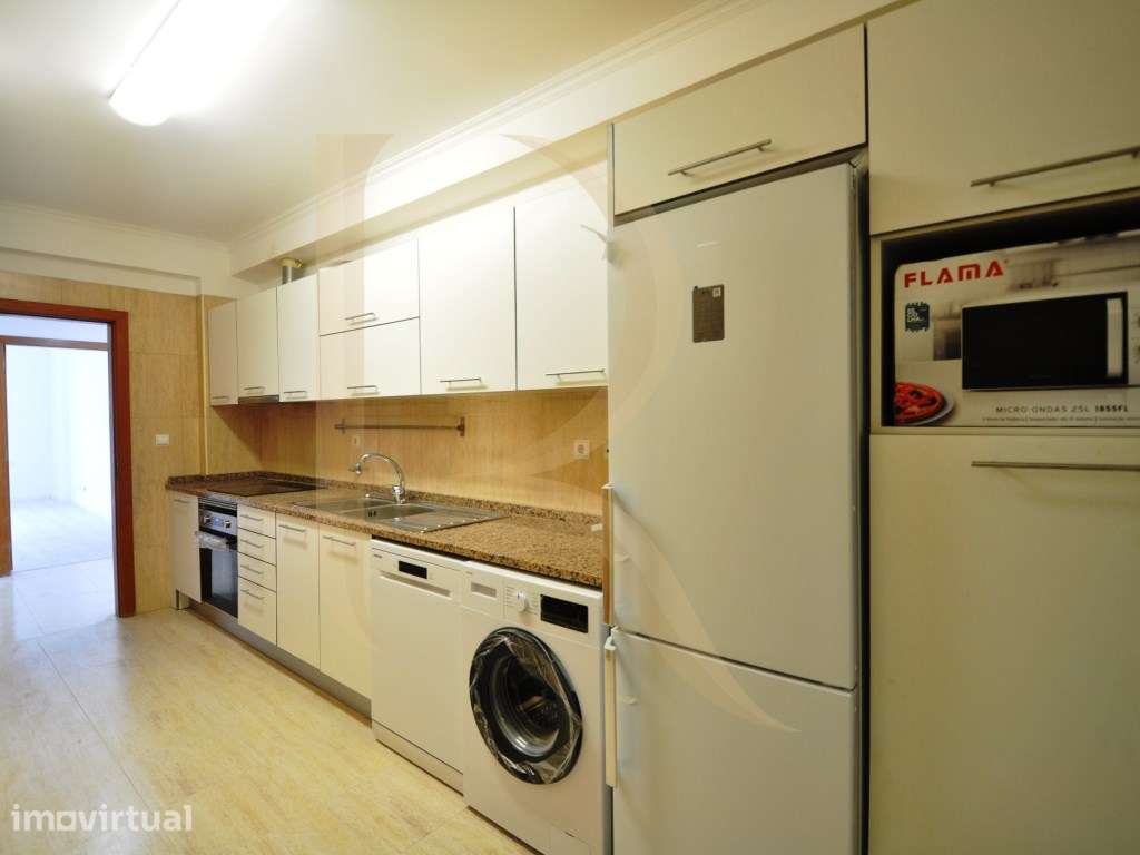 Apartamento T2 remodelado com elevador e varanda e arrecadação em V... - Grande imagem: 2/22