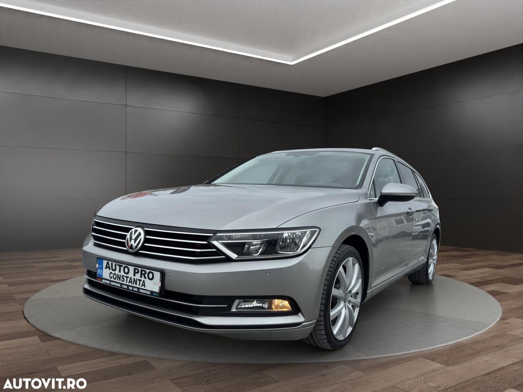 Volkswagen Passat - 1