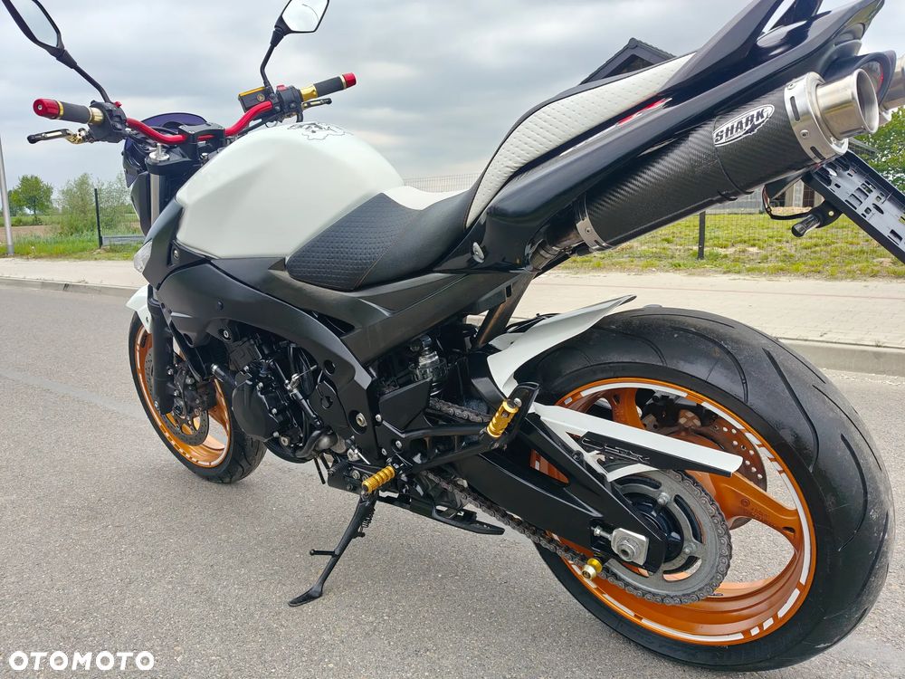 Suzuki GSR - 16