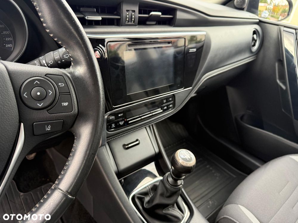 Toyota Auris 1.6 Premium - 17
