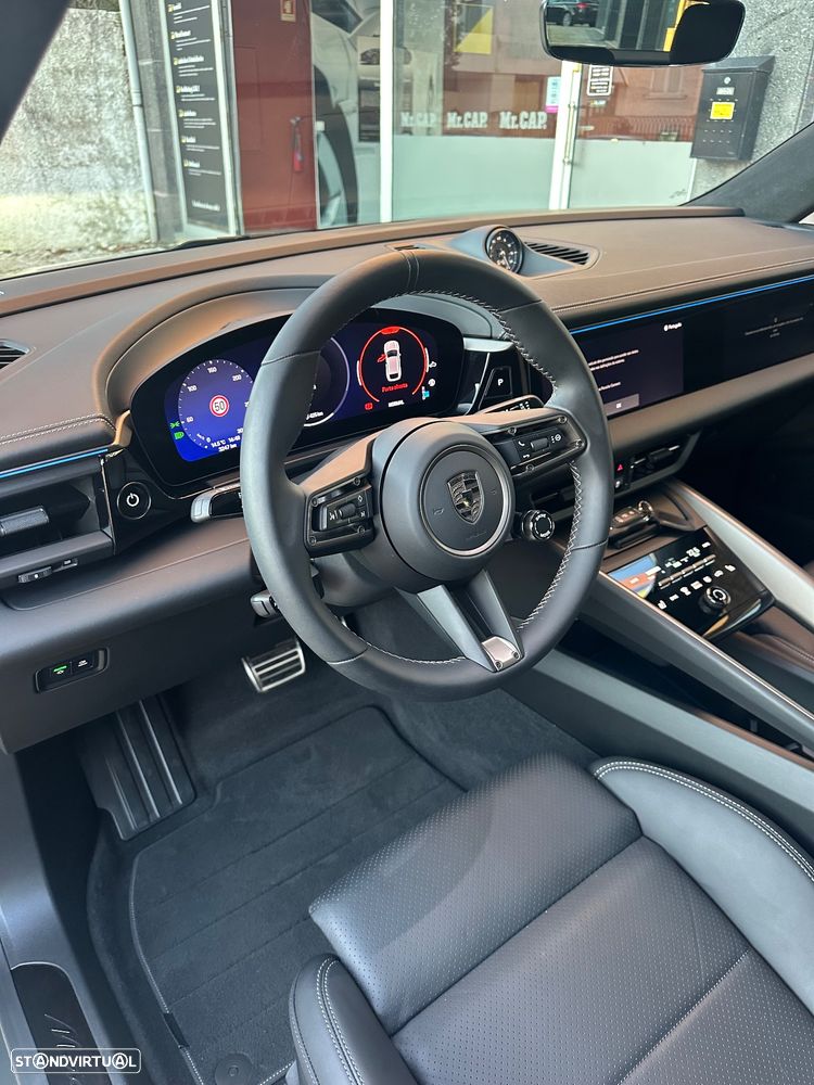 Porsche Macan Electric Turbo - 18