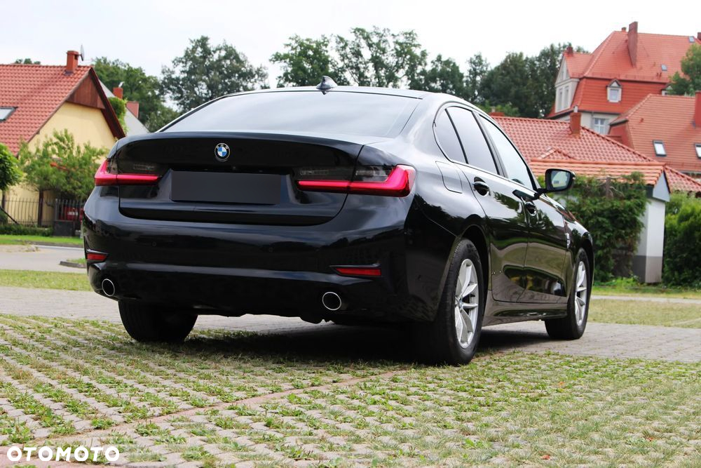 BMW Seria 3 318d Sport Line - 11