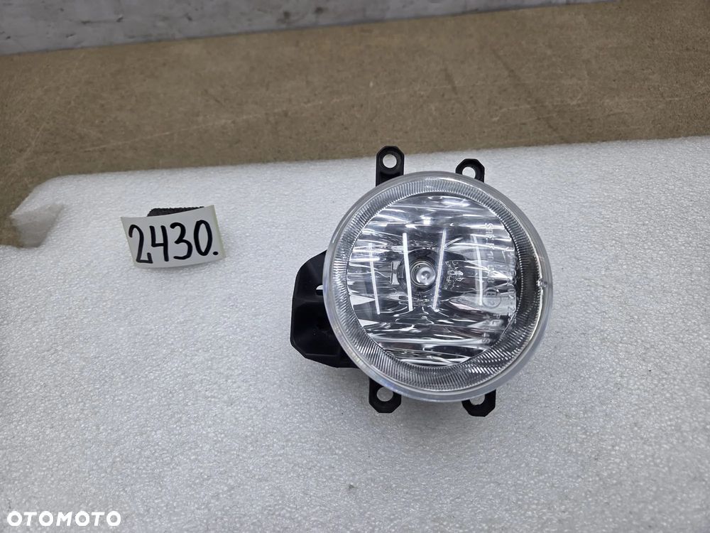Toyota Avensis auris II 2 81220-0210 halogen prawy - 2