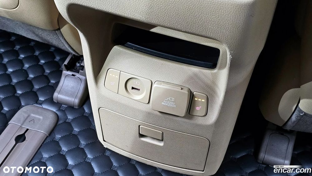 Kia Carnival - 18