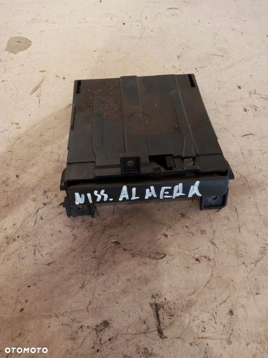 UCHWYT NA NAPOJE NISSAAN ALMERA N16 - 1
