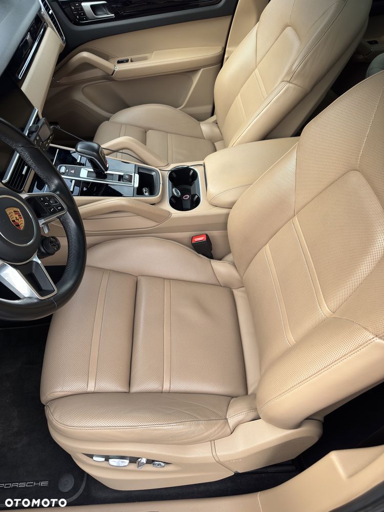 Porsche Cayenne - 6