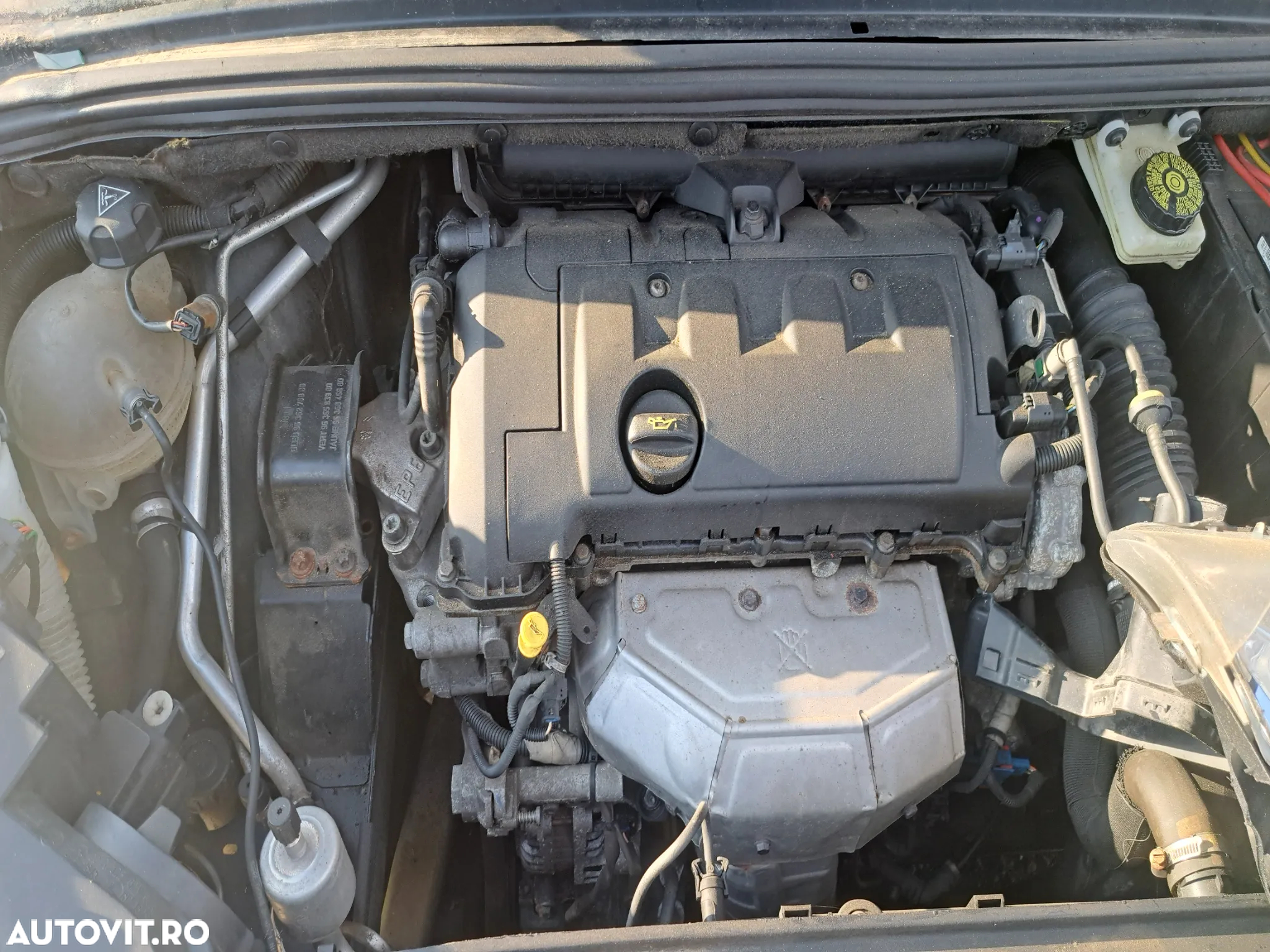 Dezmembram Citroen C4 2014 1.6b - 3