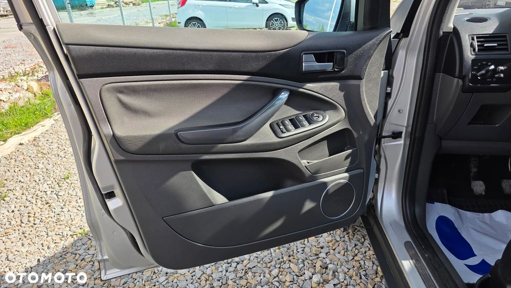 Ford Kuga 2.0 TDCi 2x4 Titanium - 13