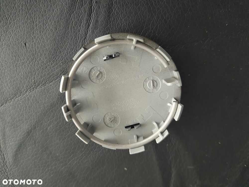 Dekielek Nissan CZARNY 40342-BR01A 55MM - 3