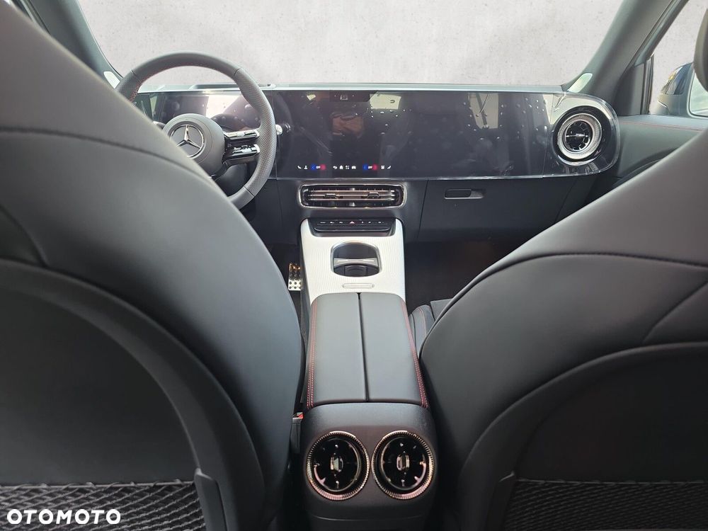 Mercedes-Benz GLB - 14