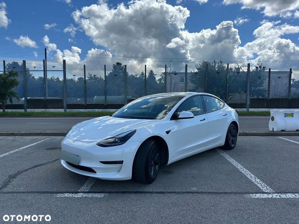 Tesla Model 3 - 3