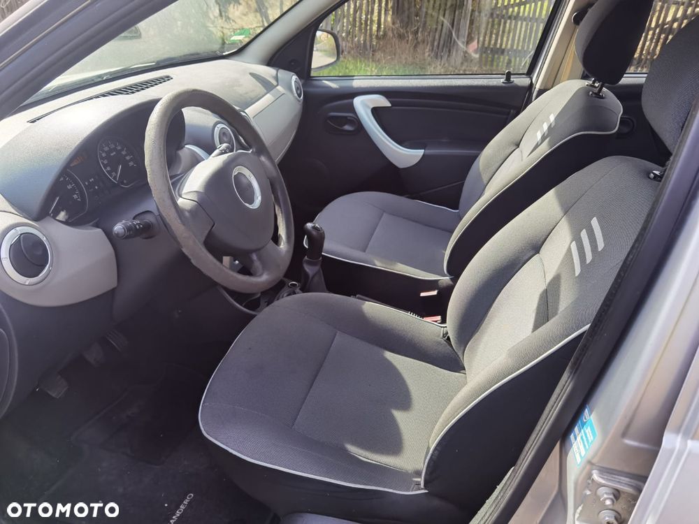 Dacia Sandero 1.2 16V 75 Celebration - 7