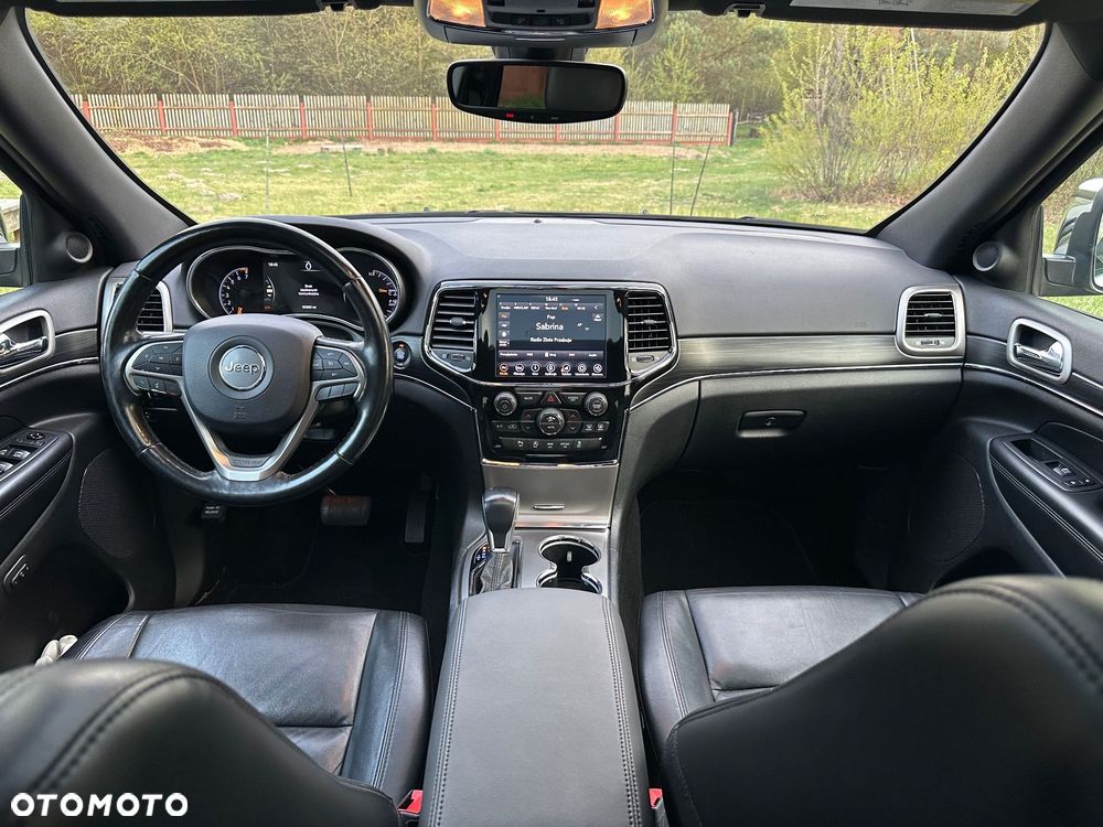 Jeep Grand Cherokee - 23