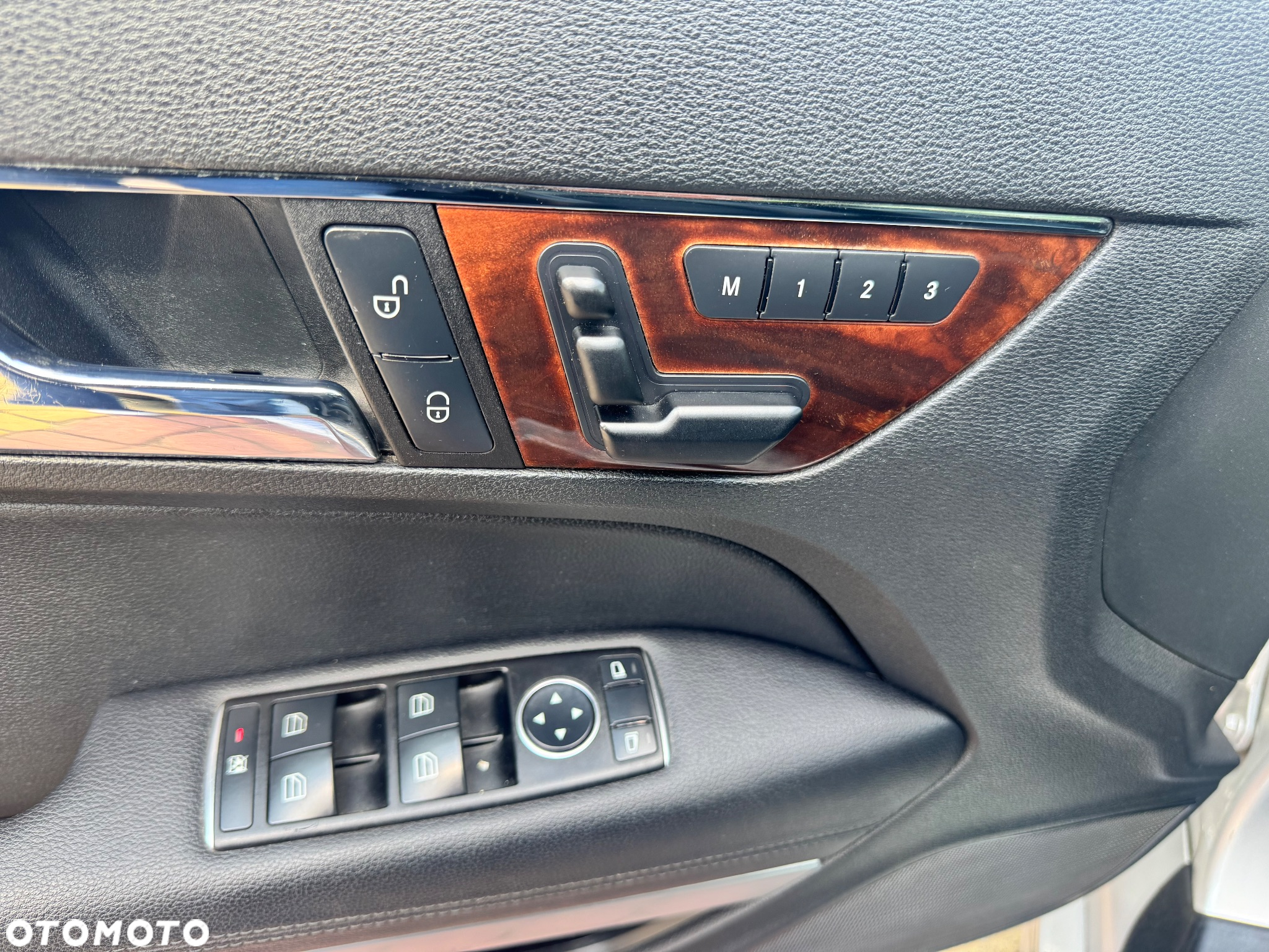 Mercedes-Benz Klasa E 350 CGI Cabrio BlueEFFICIENCY 7G-TRONIC Avantgarde - 18