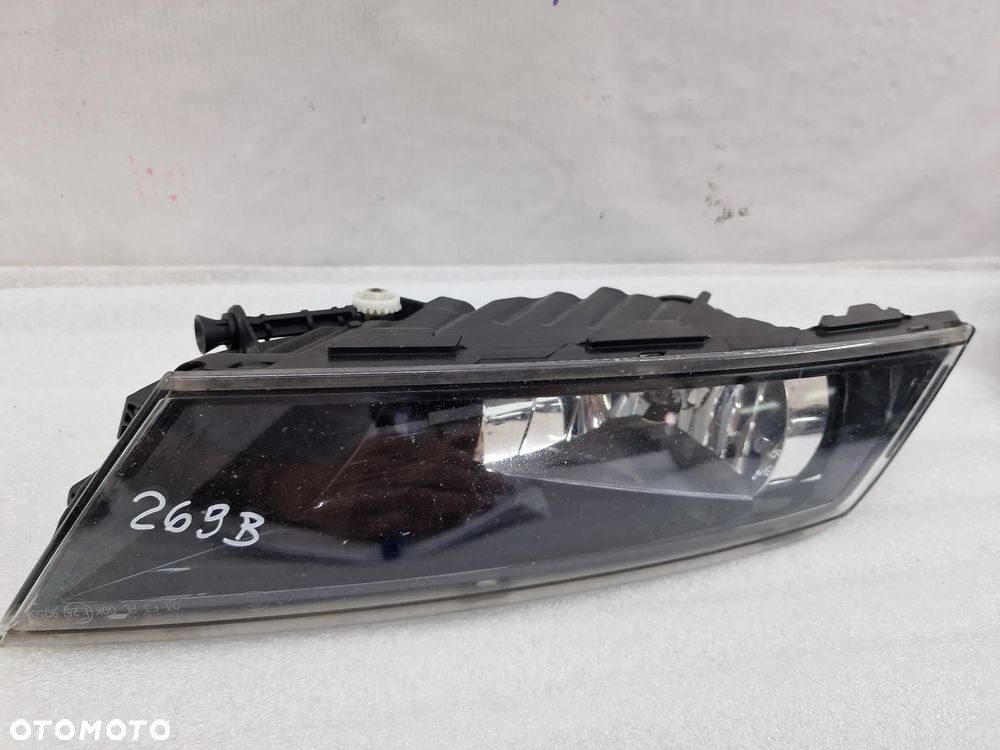 SKODA SUPERB 3 III 3V0 14- LEWY / PRAWY HALOGEN , NR 3V0941699A / 3V0941700A , NR AUKCJI H269 - 11