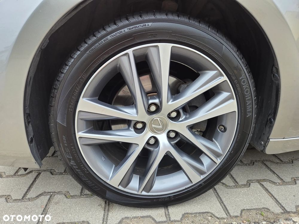 Lexus IS 300h Business Edition - 36