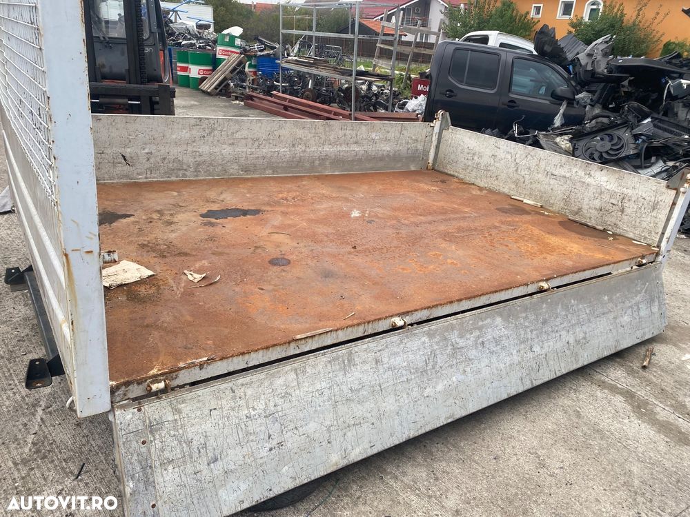 Bena Basculabila Iveco pe 3 parti, cu cilindru hidraulic - 10