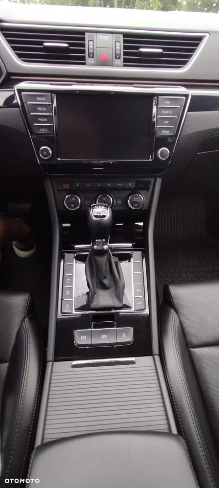Skoda Superb 2.0 TDI 4x4 L&K DSG - 23