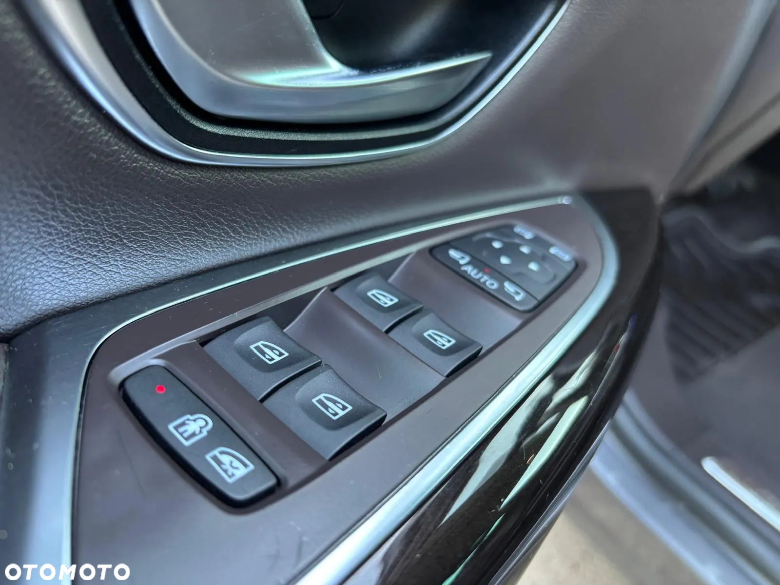 Renault Espace 1.6 dCi Energy Initiale Paris EDC 7os - 13
