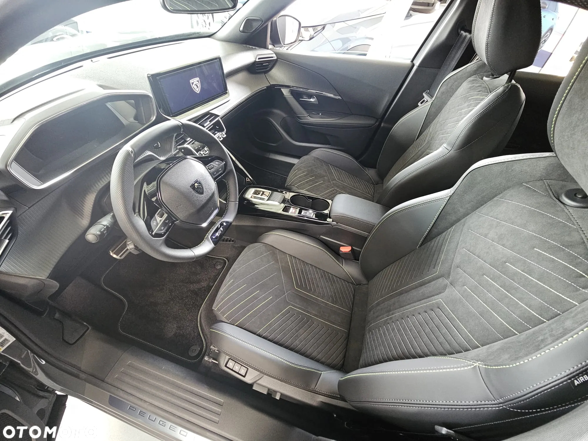 Peugeot 2008 PureTech mHEV GT e-DCS6 - 11