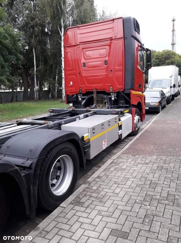Mercedes-Benz Actros - 2