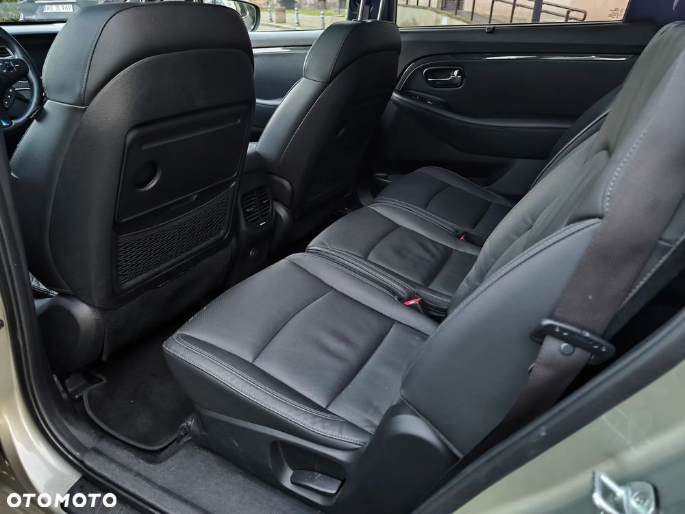 Kia Carens 1.7 CRDi Business Line 7os 7DCT - 8