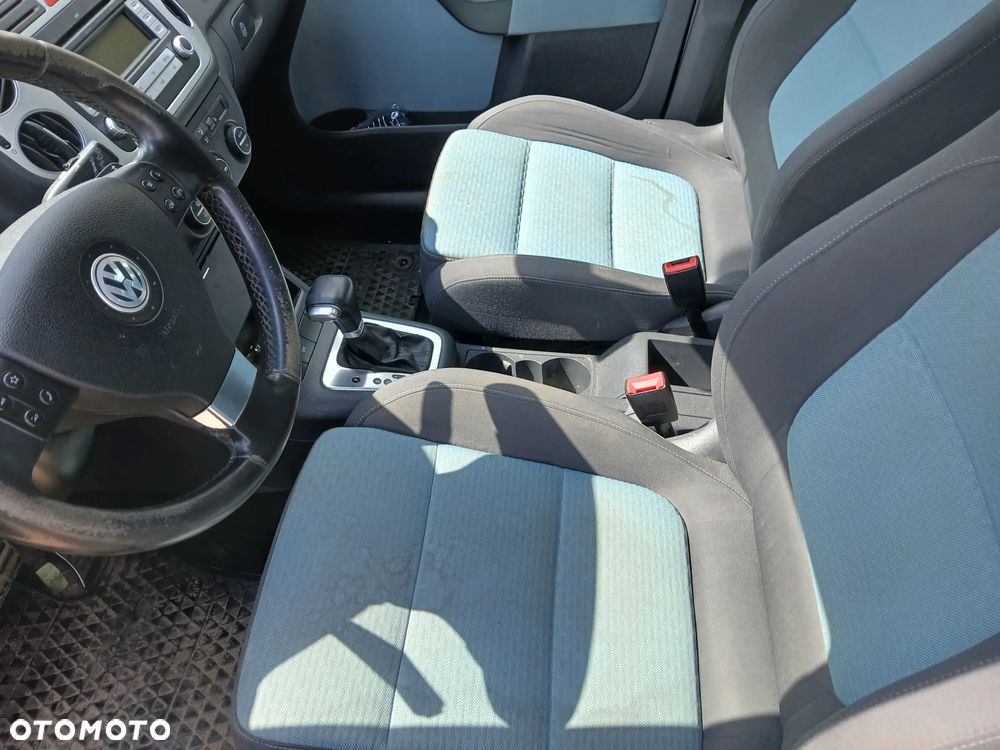 volkswagen golf plus cross fotel fotele kanapa deska kokpit podsufitka boczek boczki klamka podłokietnik - 6