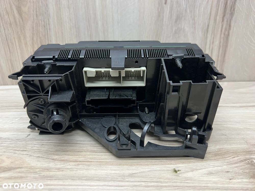 Panel Klimatyzacji Nadmuchu Vw Golf plus 5M1820045A - 2