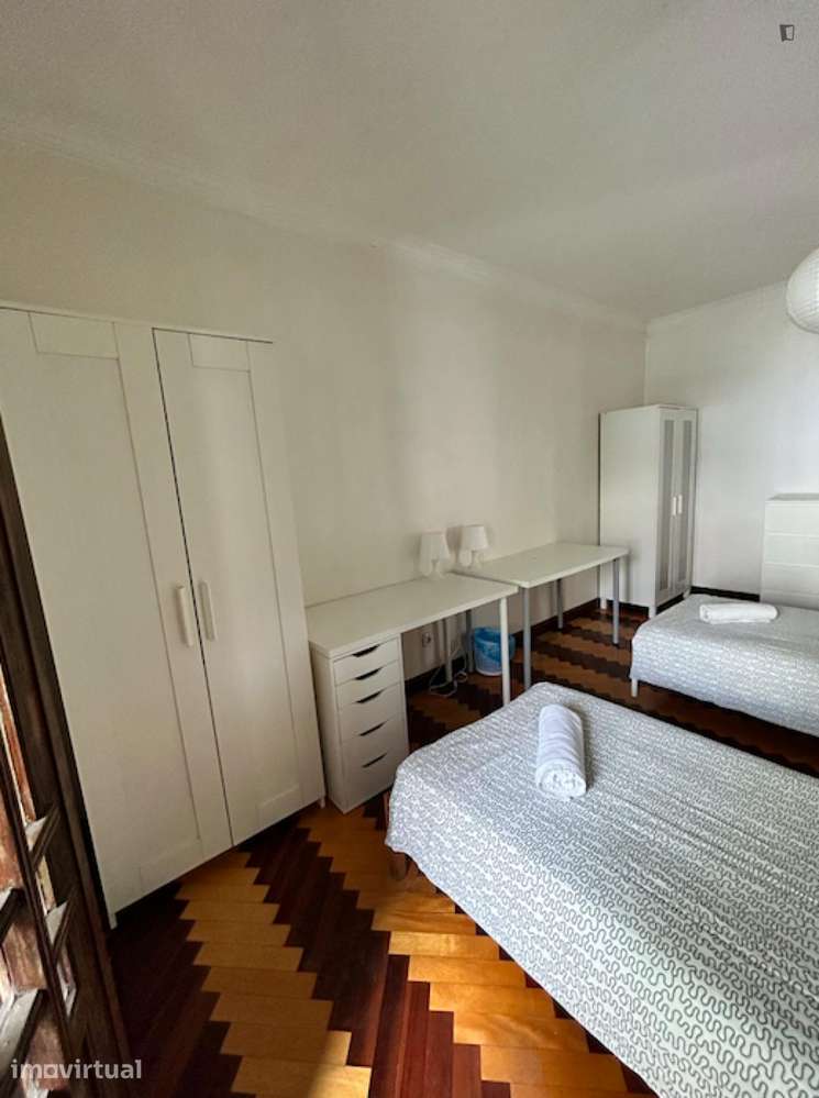 Quarto - localizado em Paranhos Porto - Grande imagem: 3/31