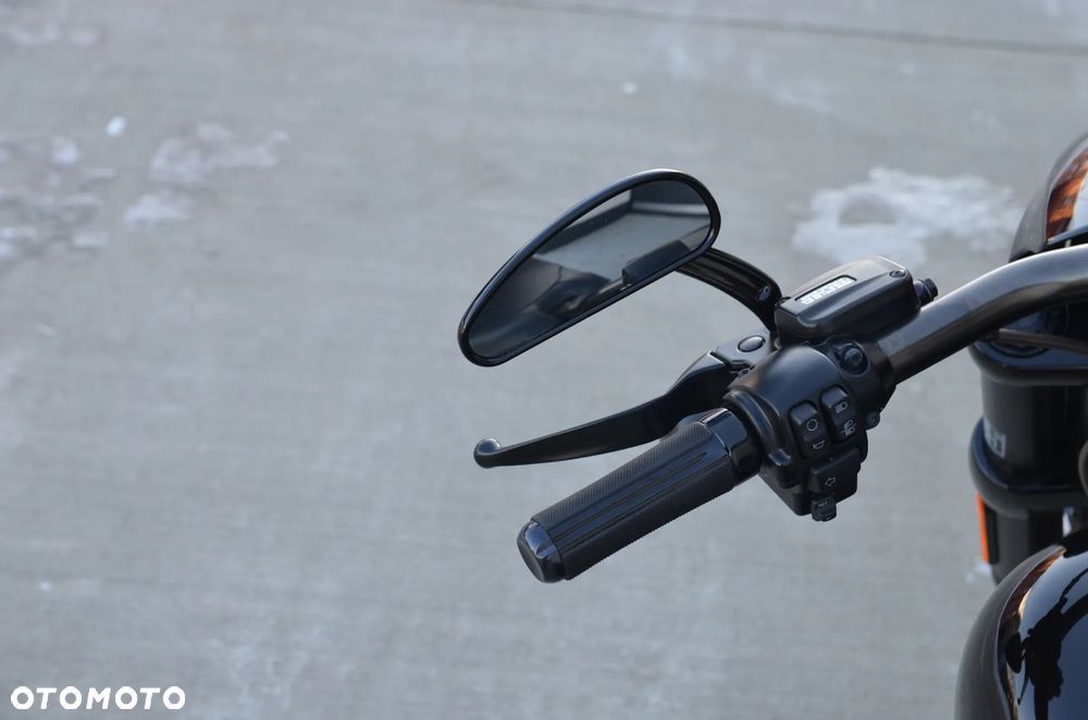 Harley-Davidson Softail Breakout - 14