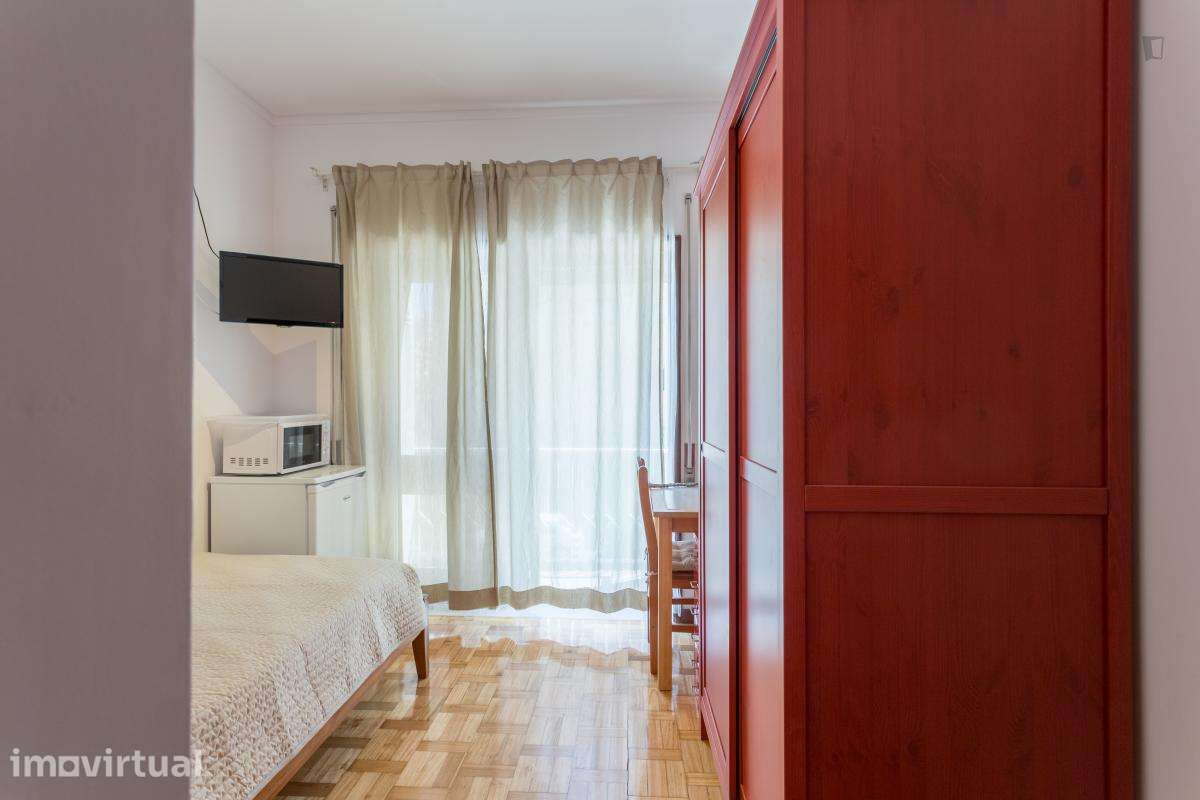 Quarto - localizado em Paranhos Porto - Grande imagem: 2/15