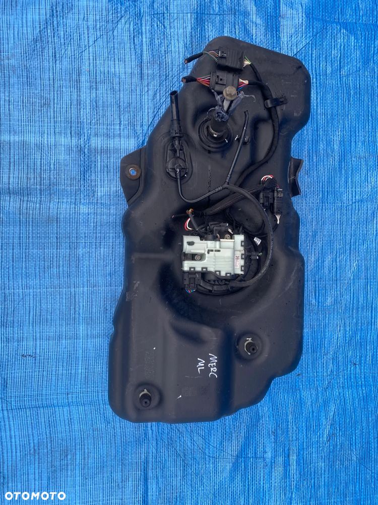 ZBIORNIK POMPA ADBLUE MERCEDES ML GL A166 W166 A1664703901 - 2